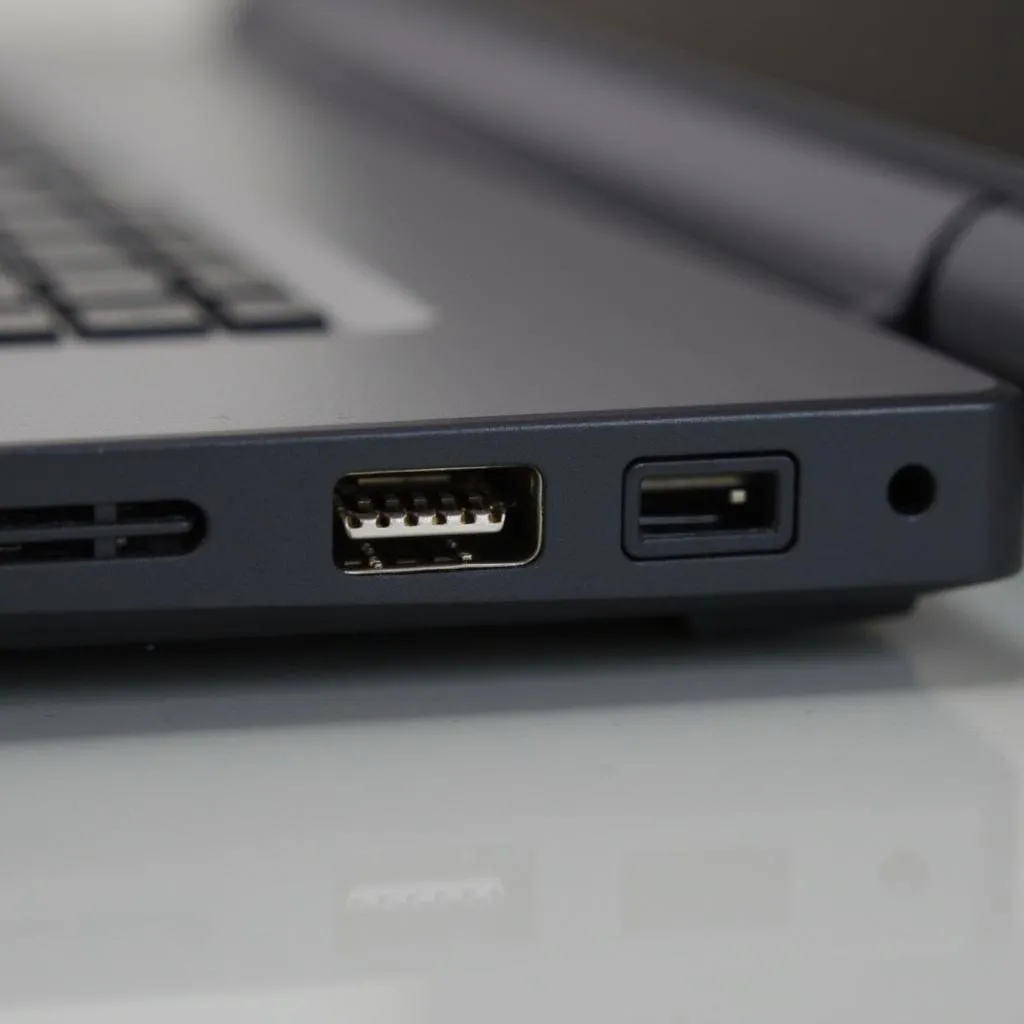 Cổng USB laptop